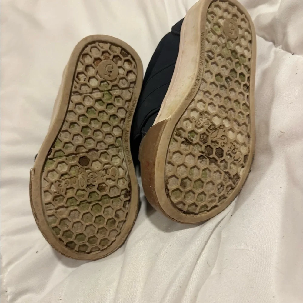 Cat & Jack Black and Green Kids Sneakers size 5- with straps
